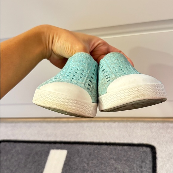 Native Shoes Kids Water Shoes in Aqua and White - Picture 4 of 5